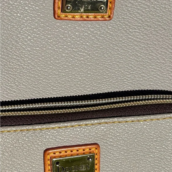 Dooney and Bourke, leather satchel Crossbody with matching wallet - Picture 9 of 9